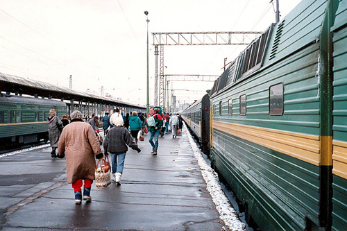Train arrives to Yaroslavl - photo by Jim Linwood/ flickr.com/photos/brighton/4064829428/