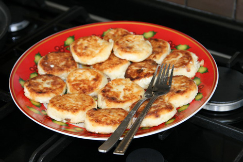 Syrniki - Russian cheese pancakes